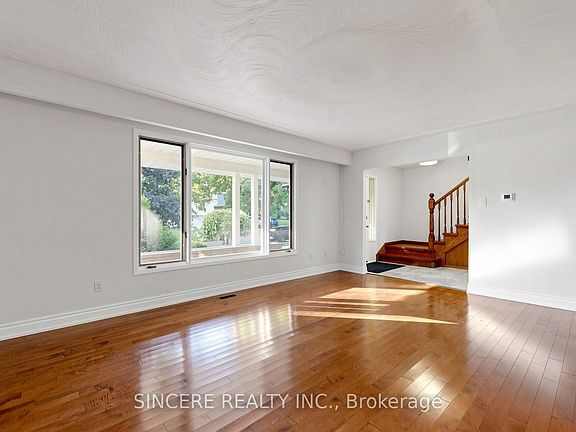 4th image of 118 Candlewood Cres