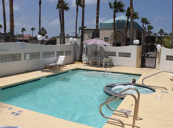 3rd image of 4109 Padre Blvd