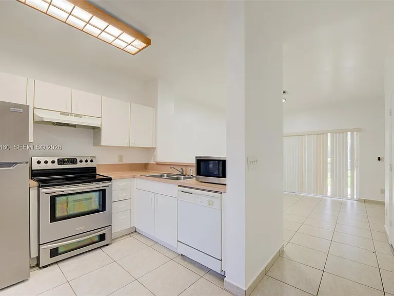 728 SW 122nd Ave #0 — Photo 5