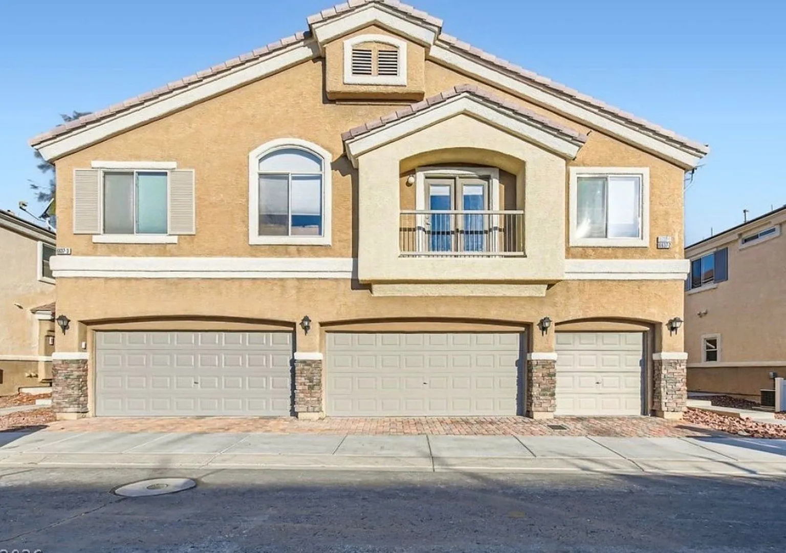 Aliante - Charming 2BR Townhouse in North Las Vegas — Photo 1