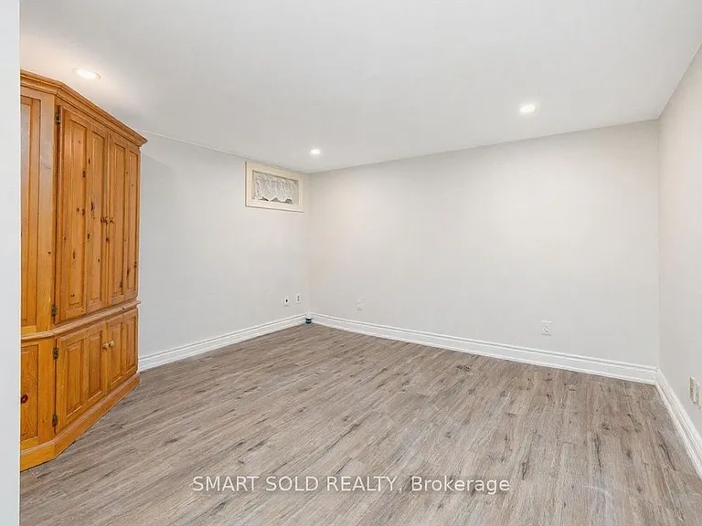 10 Holman Cres #LOWER — Photo 7