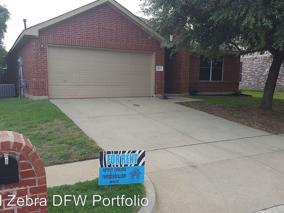 1st image of 221 Lincoln Ln