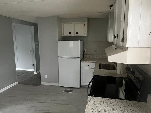 2nd image of 256 Queen Mary Loop