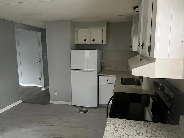 256 Queen Mary Loop — Photo 2