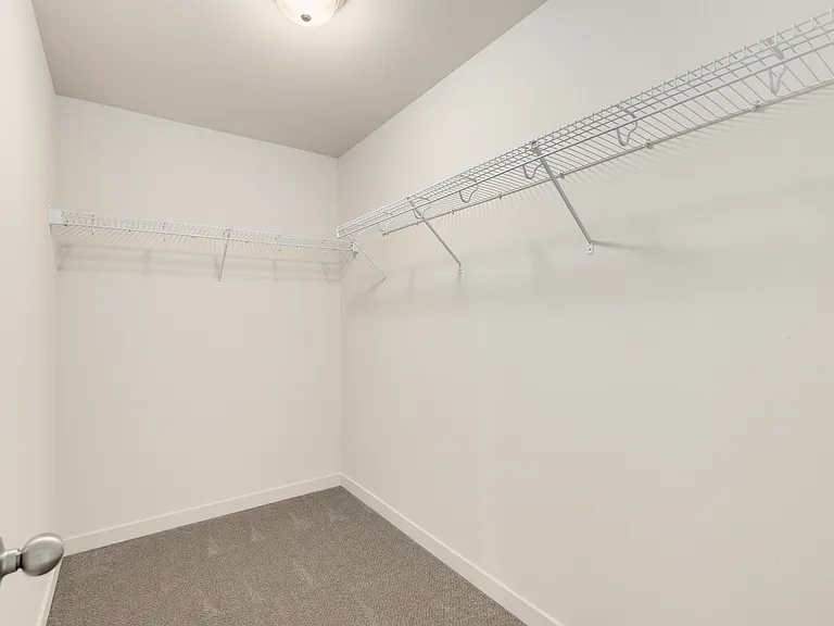 Crown Pointe Apartments — Photo 14