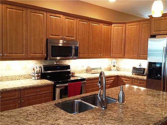 3rd image of 11240 SW Kingslake Cir