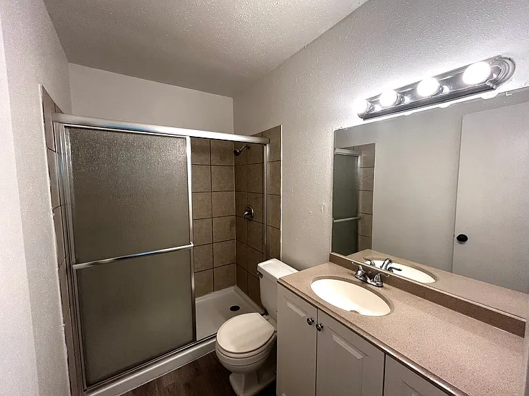 1010 W 23rd St #13 — Photo 16
