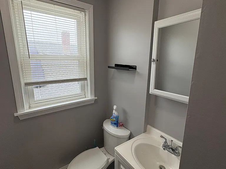 82 Clarence St #3 — Photo 15