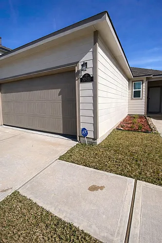 20935 Endeavor St Photo 1