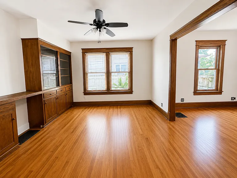 1727 Marshall Ave — Photo 3
