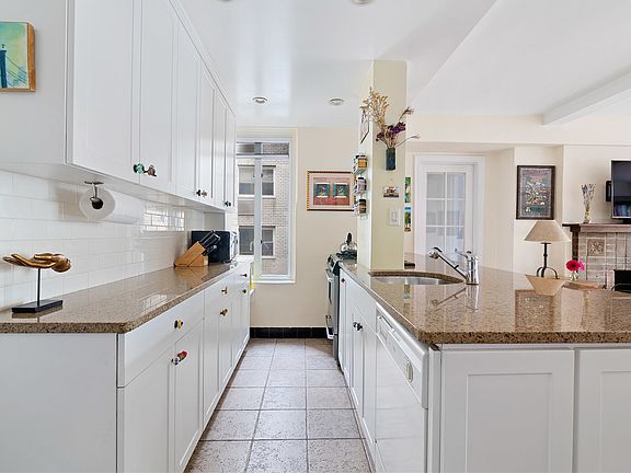 4th image of 61 W 9th St APT 8E