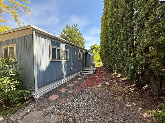 3rd image of 508 NW Park West Dr