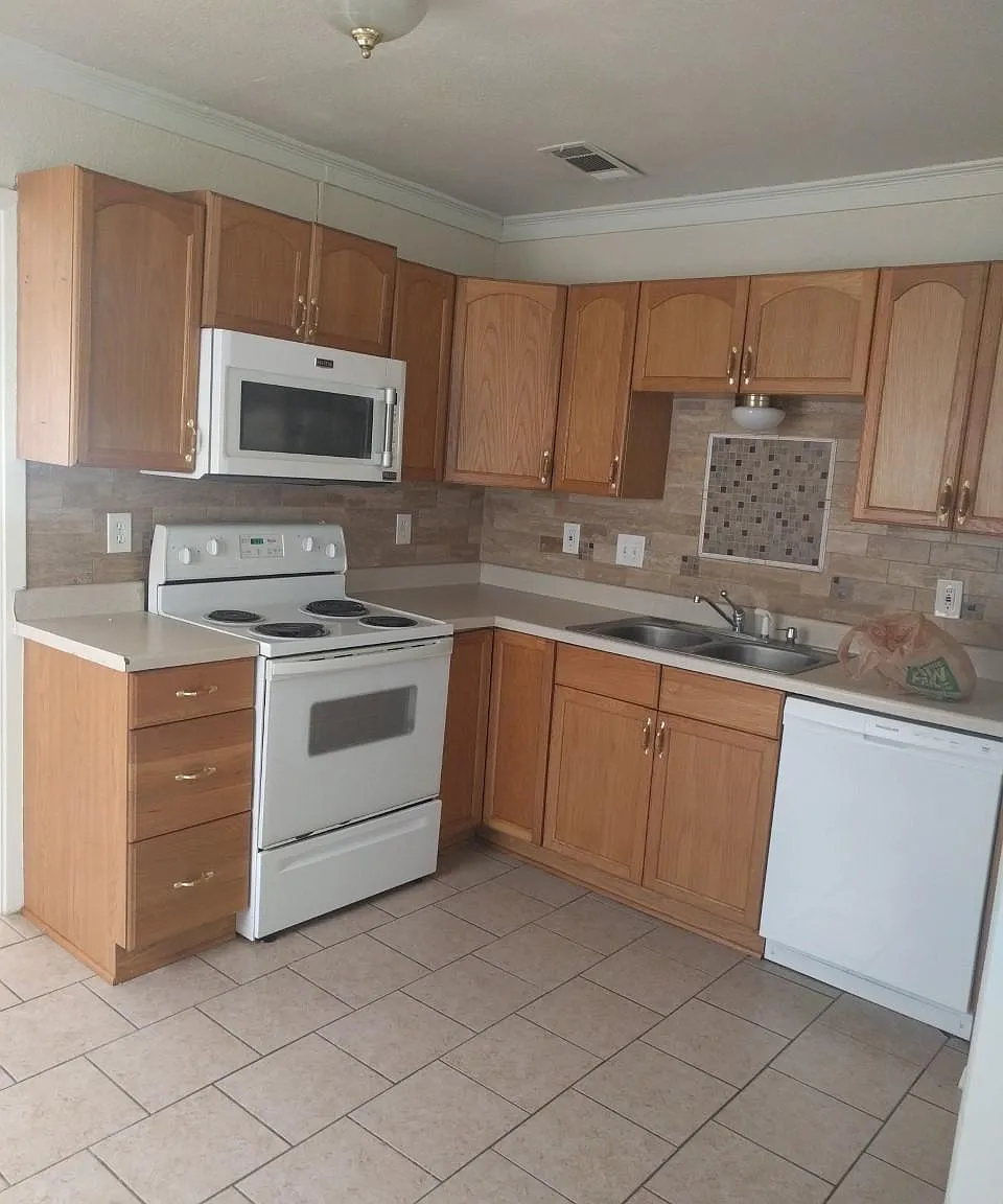 2 bed, 900 sqft, $1,350 — Photo 1