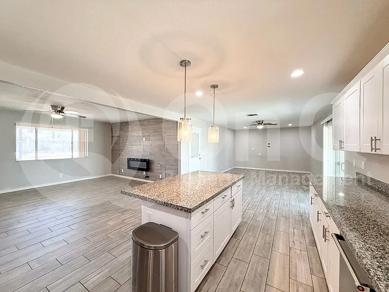 1718 W Auburn St — Photo 5