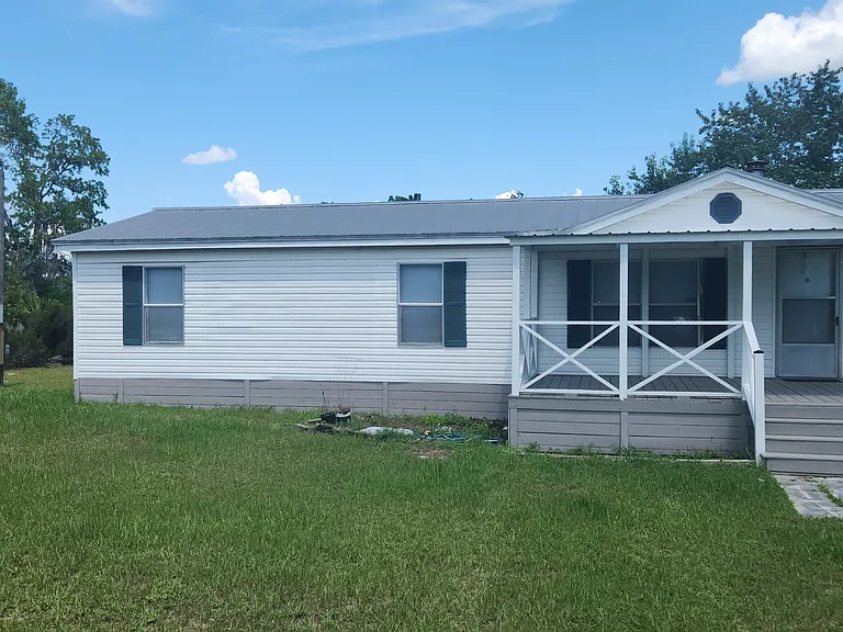 230 Akron St — Photo 2