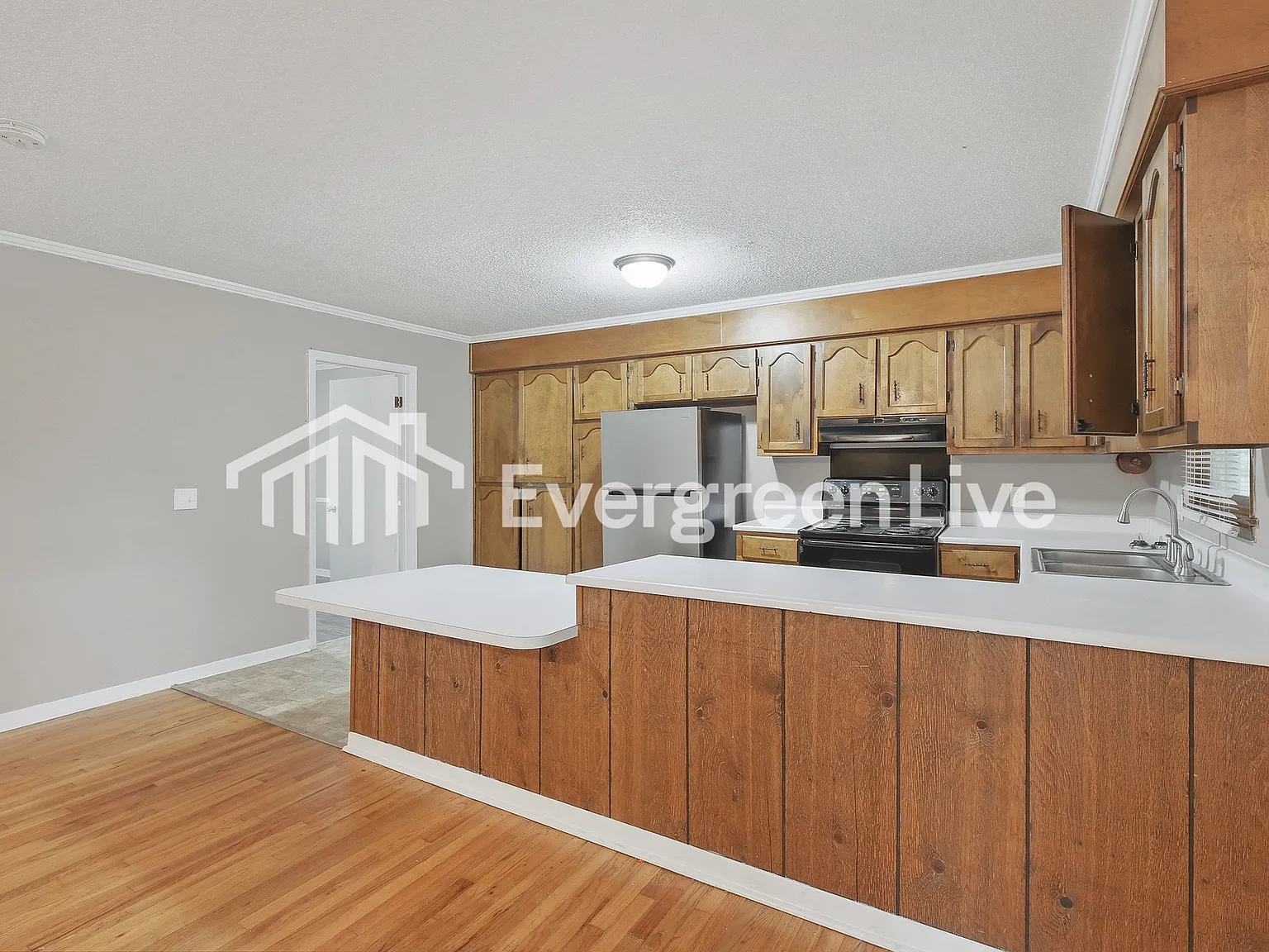3 bed, 2.0 bath, 2340 sqft, $1,795 — Photo 4
