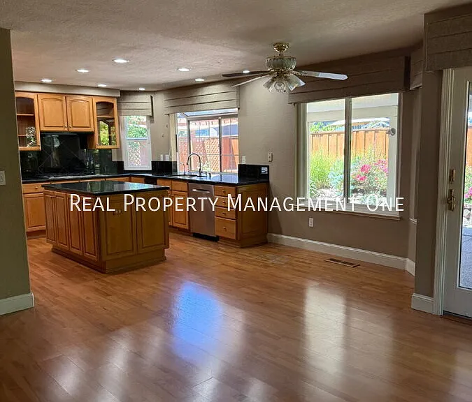 3010 Boardwalk St — Photo 10