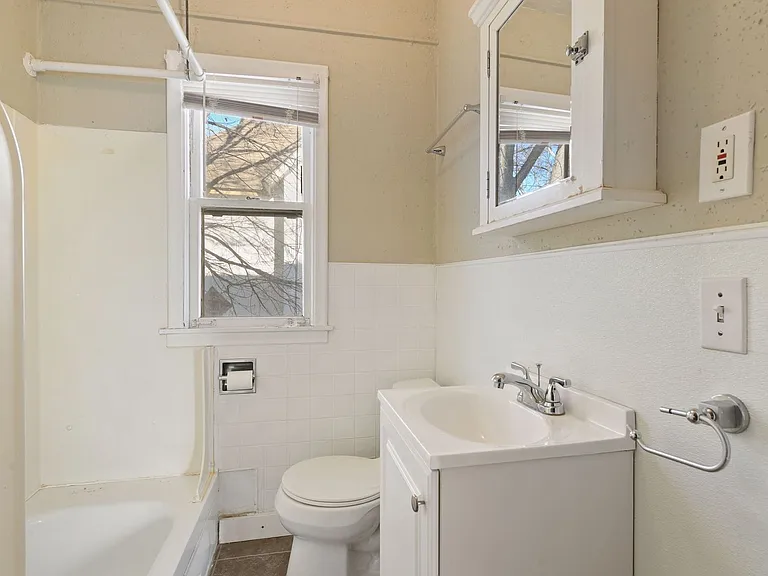 2241 Pierce St NE — Photo 10