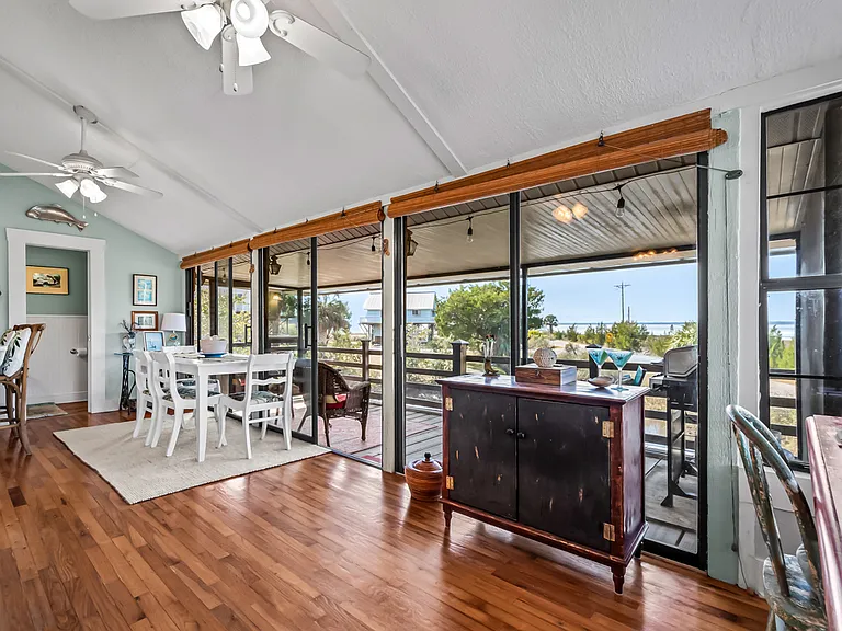 4 Oyster Bay Dr — Photo 15