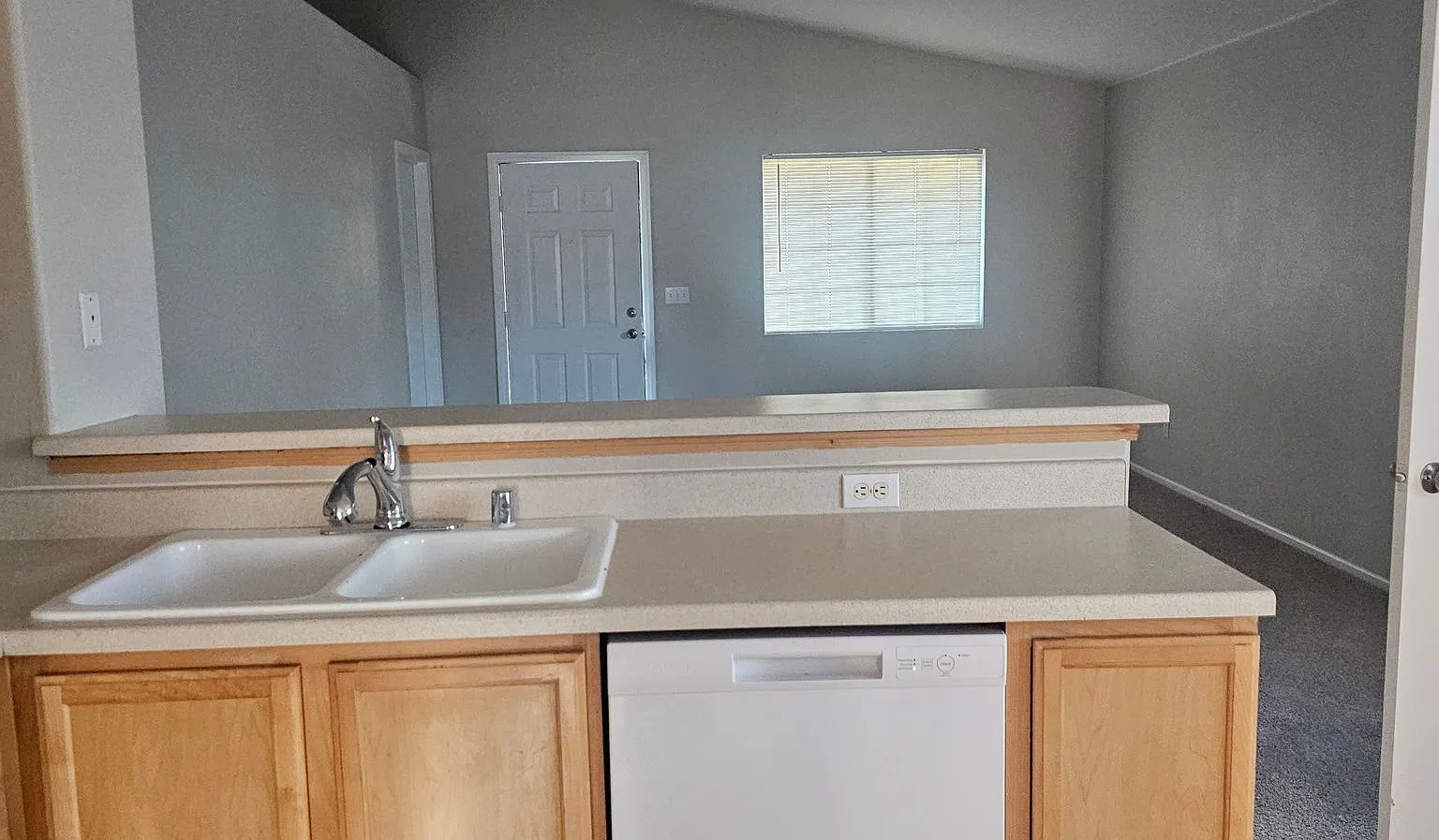 4 bedroom home for rent — Photo 4