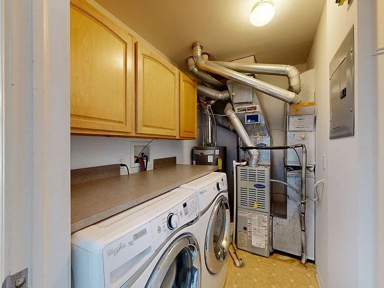 1908 Lindsay Ln — Photo 16