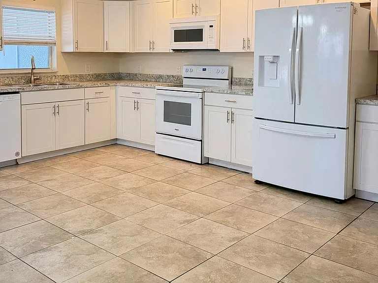 160 Empress Ave #B — Photo 7