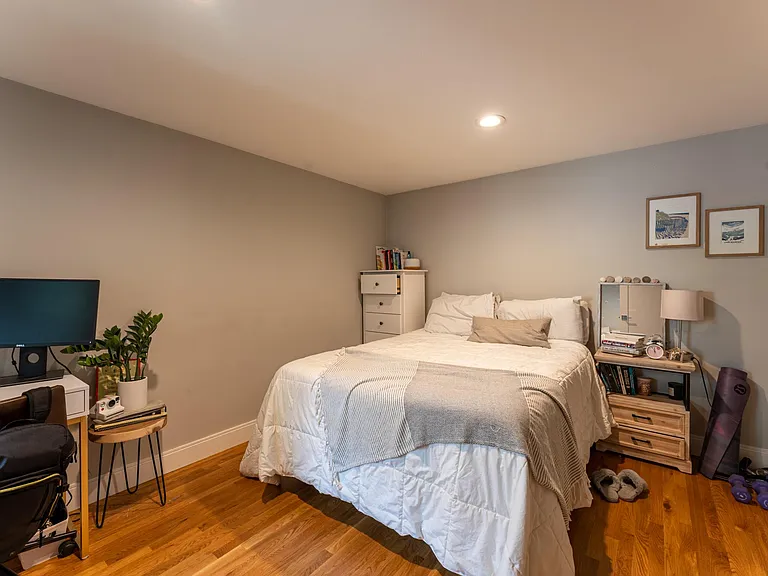 42 Saint Martin St #1 — Photo 10