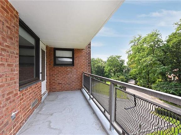 5th image of 4901 Henry Hudson Pkwy W APT 3L
