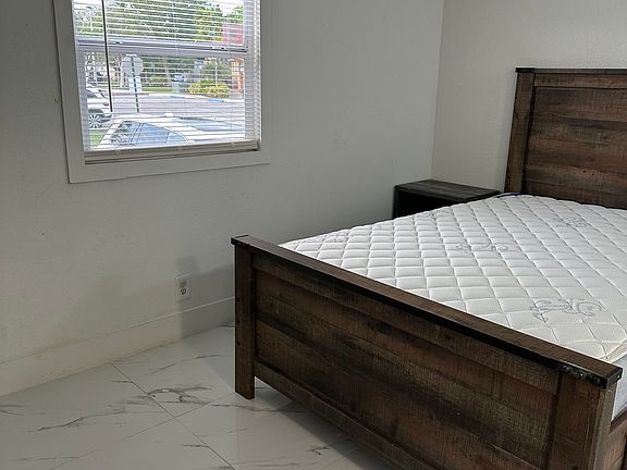 4th image of 12524 SW 6th St #1