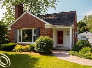 17400 Beverly Rd, Beverly Hills, MI 48025