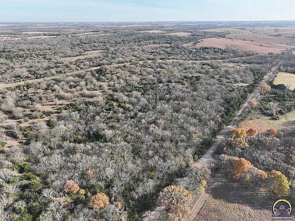 3rd image of 11108 S Berryton Rd