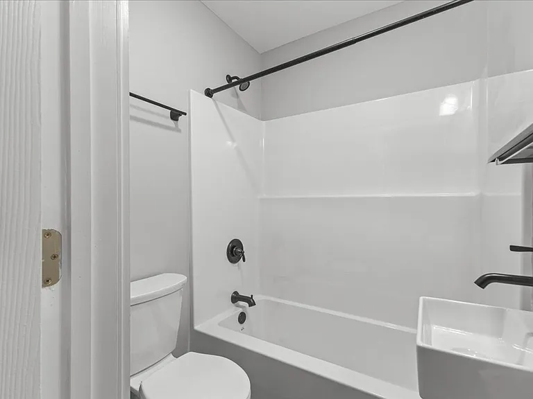 88-94 Lafountain St — Photo 15