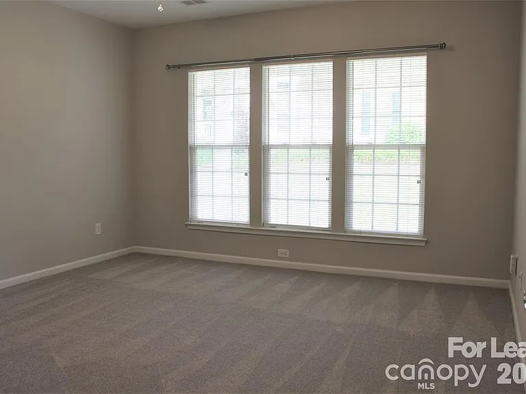 17534 Hawks View Dr — Photo 17
