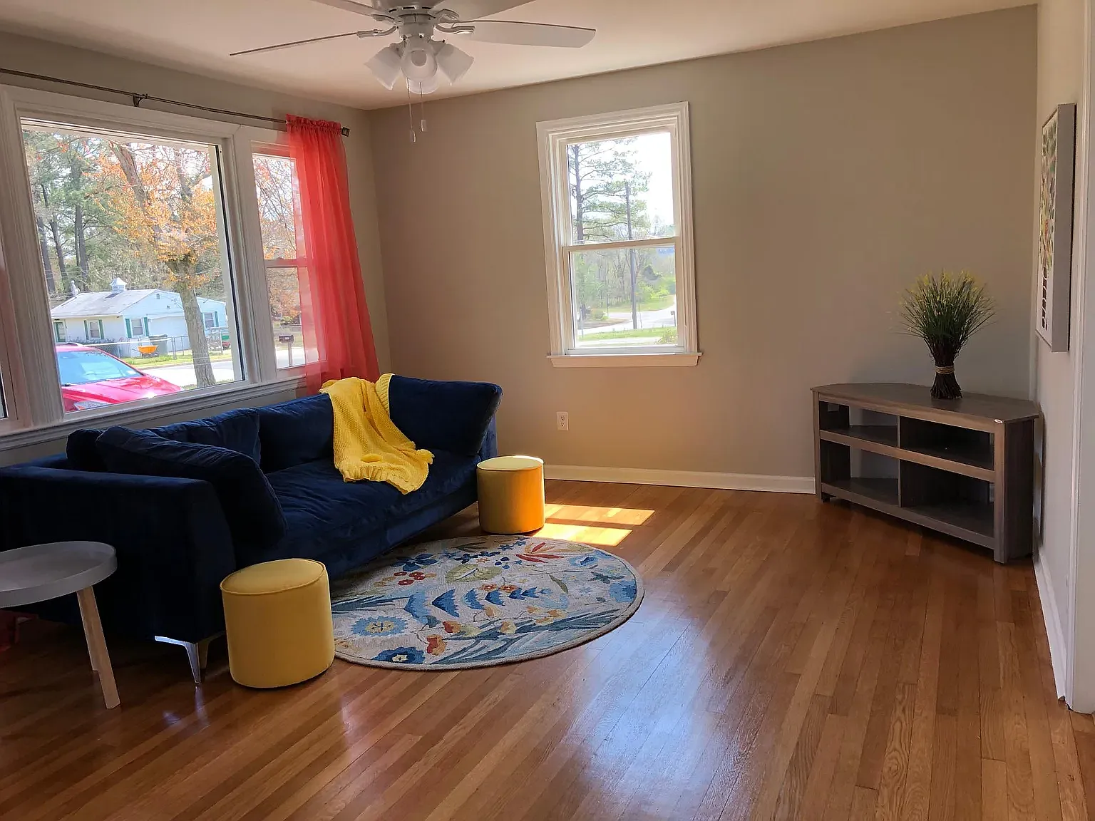 3 bed, 1000 sqft, $2,400 — Photo 3