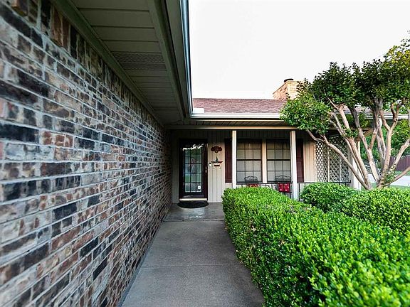 5th image of 319 Allencrest Dr