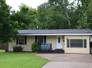 705 Winding Way, Lake Jackson, TX 77566