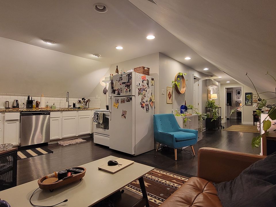 1st image of 1810 W Melrose St #3