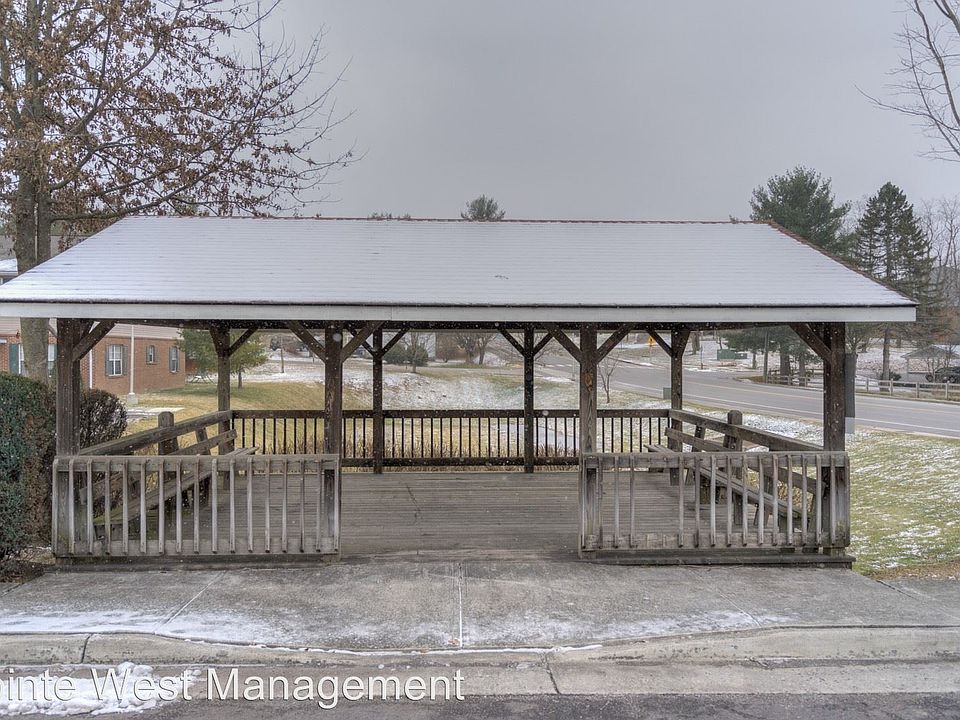 2nd image of 826 Patrick Henry Dr