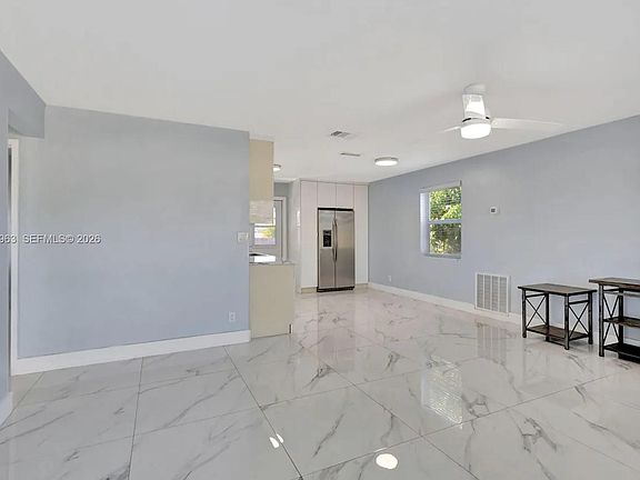 5th image of 1008 Elm Rd