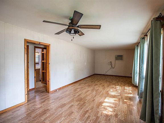 2nd image of 914 Ash St