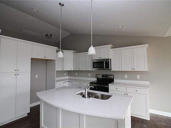 4th image of 4733 NE Oak Dr