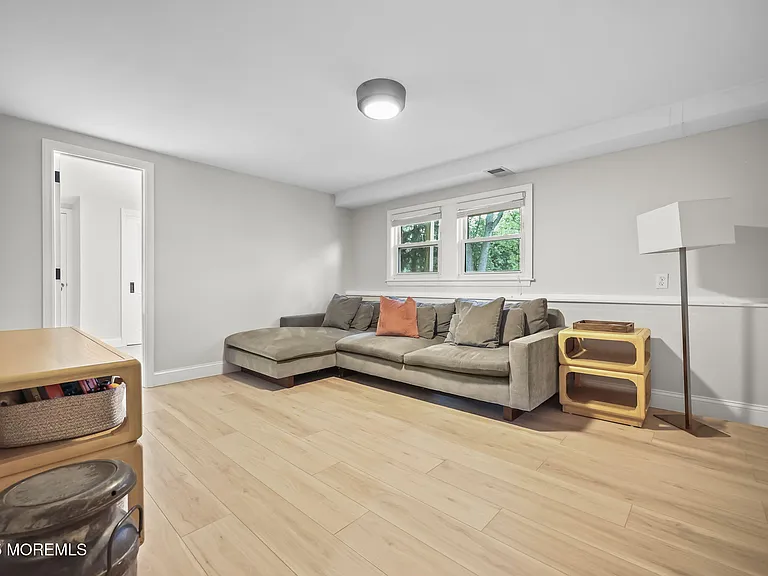 13 Woodland Rd — Photo 4