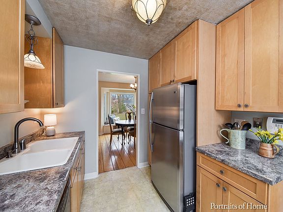 3rd image of 1702 E Liberty Dr