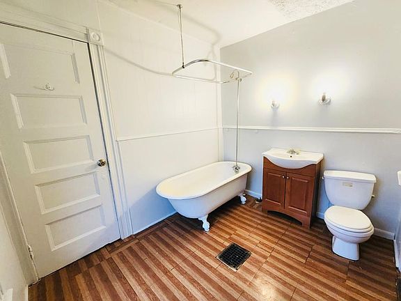 4th image of 1129 West Ave APT 2