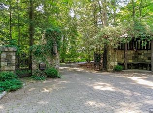 6 Sparrowbush Rd, Upper Saddle River, NJ 07458