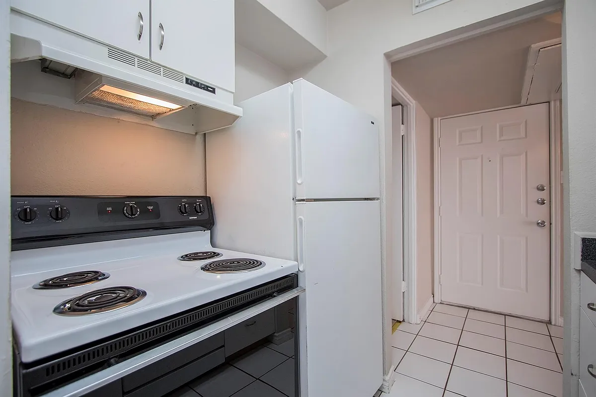 Building Photo - 1420 Hawthorne St #17