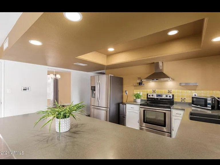2432 W Dailey St — Photo 23