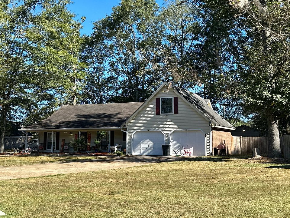 15 First Colony Cir, Columbus, MS 39702 | Zillow