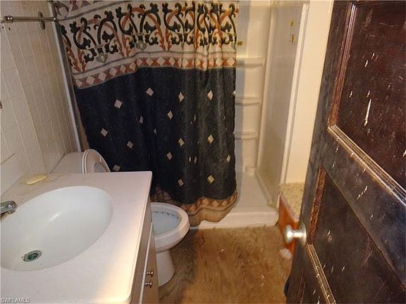 5th image of 2254 Barden St