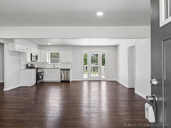 4th image of 1137 E Jones Ave